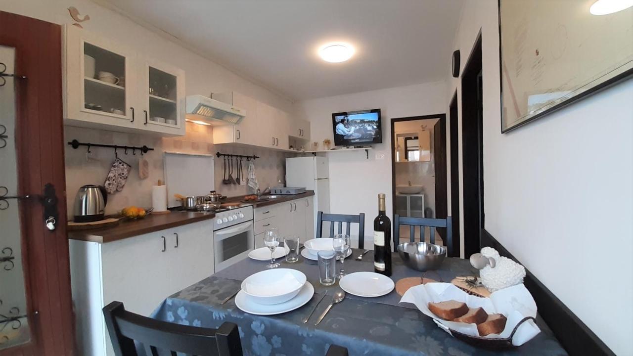 Apartments Nadia Sokolic Nerezine Ngoại thất bức ảnh